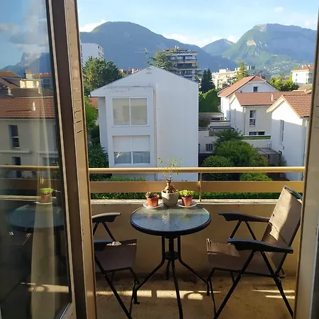 Private Room In Shared Apartment *