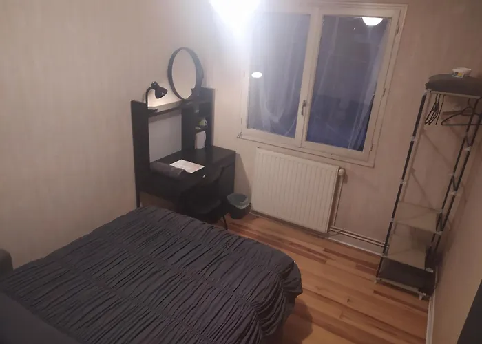 Private Room In Shared Apartment דירה *