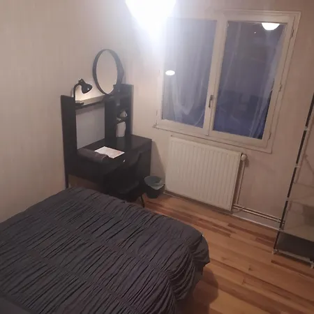 Private In Shared Apartment *