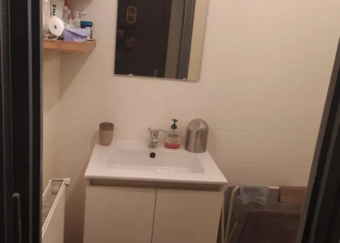 Private In Shared Apartment *